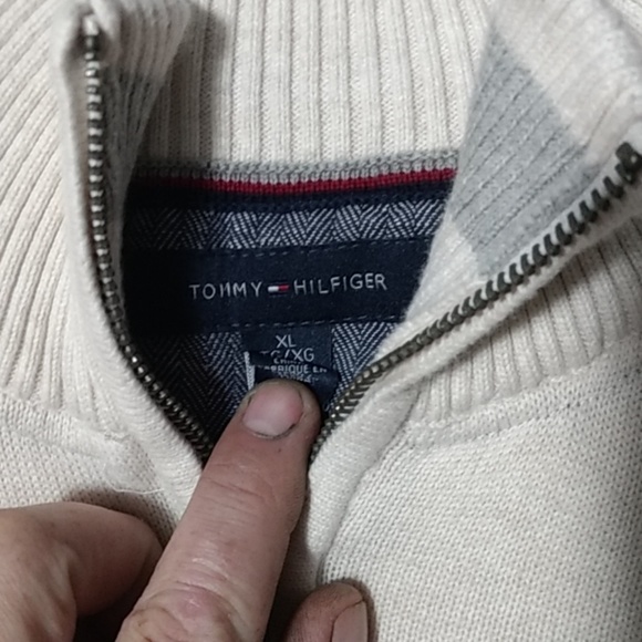 Men's Tommy Hilfiger quarter zip sweater size XL - Picture 2 of 7